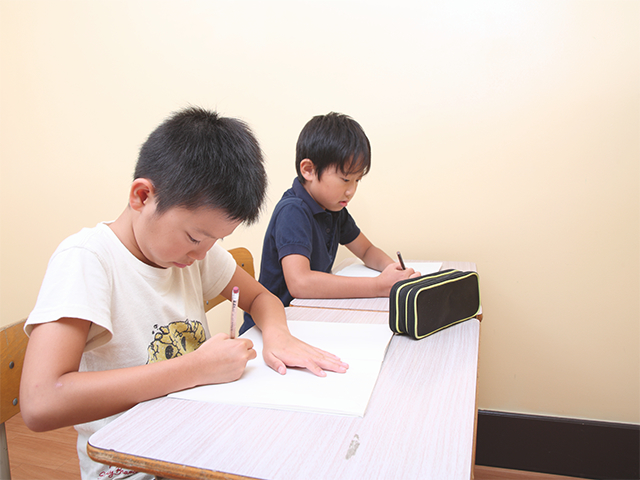 ネットカフェの個室ブースに