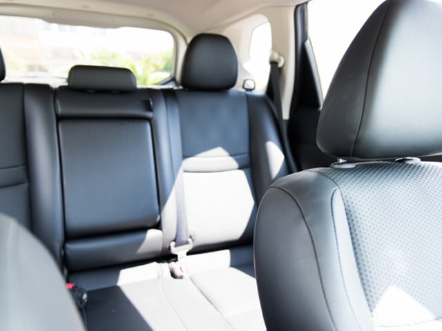 中古車店、レンタカーで